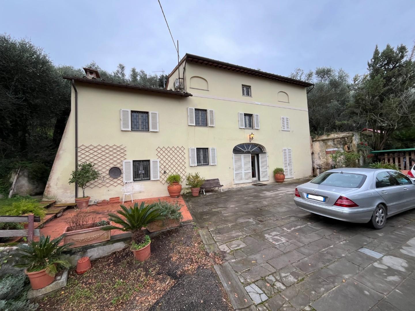 Rustico con giardino a Calci