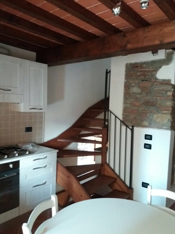 Casa indipendente arredata in affitto a Calci