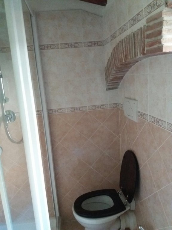 Casa indipendente arredata in affitto a Calci