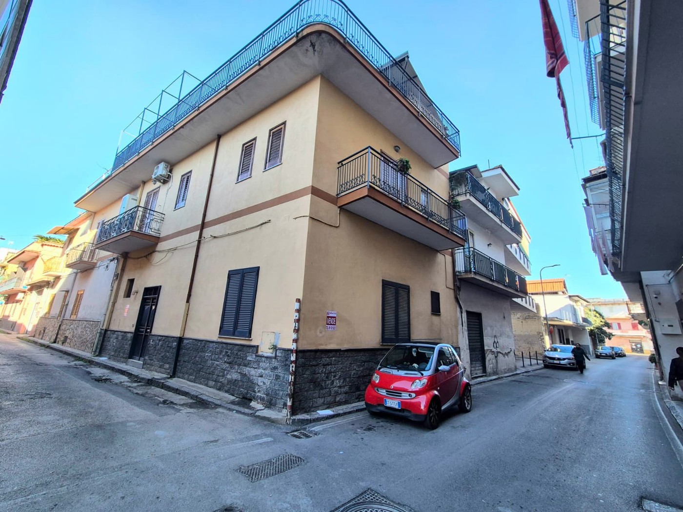 Appartamento con box a Caivano