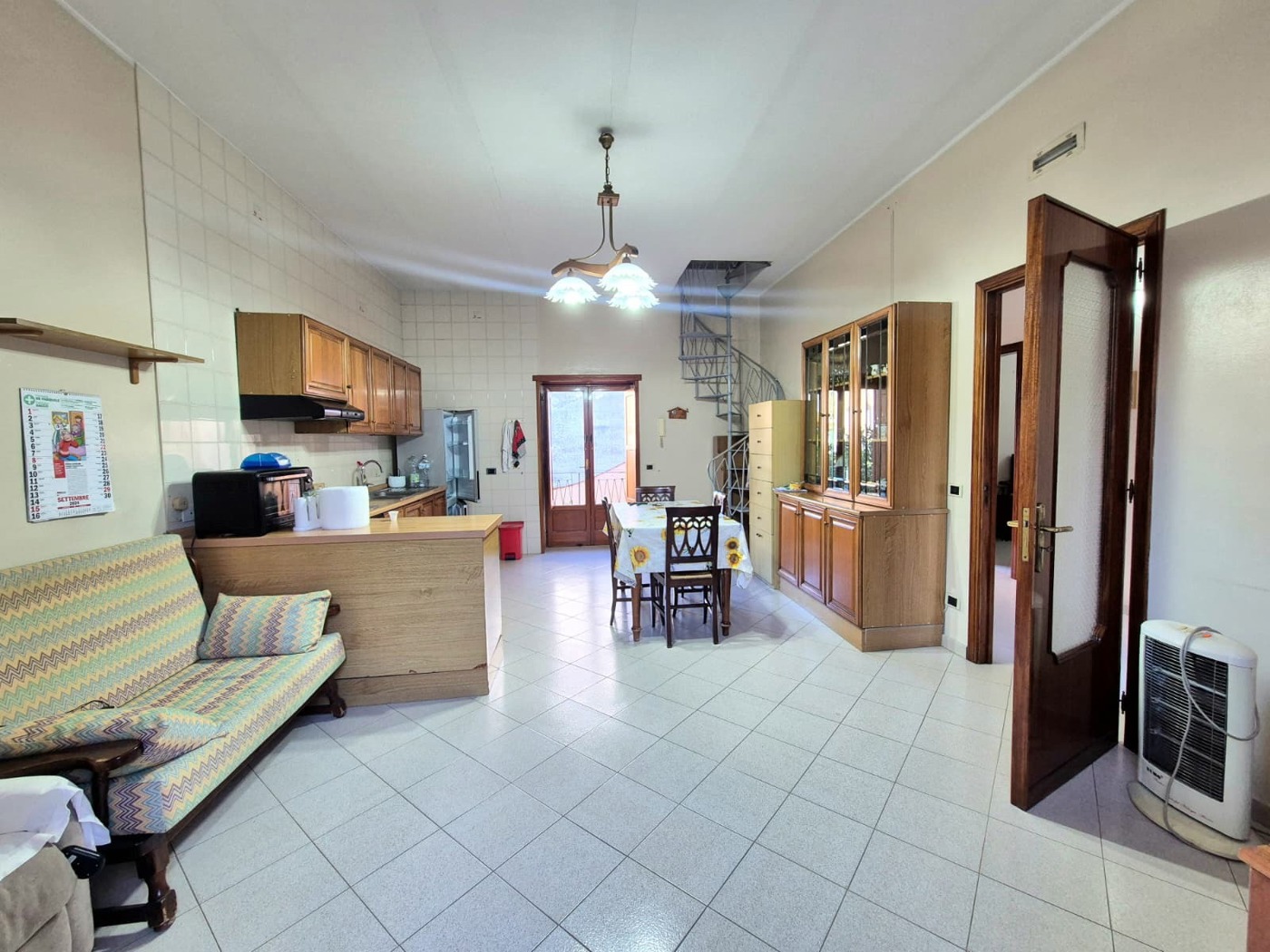 Appartamento con box a Caivano