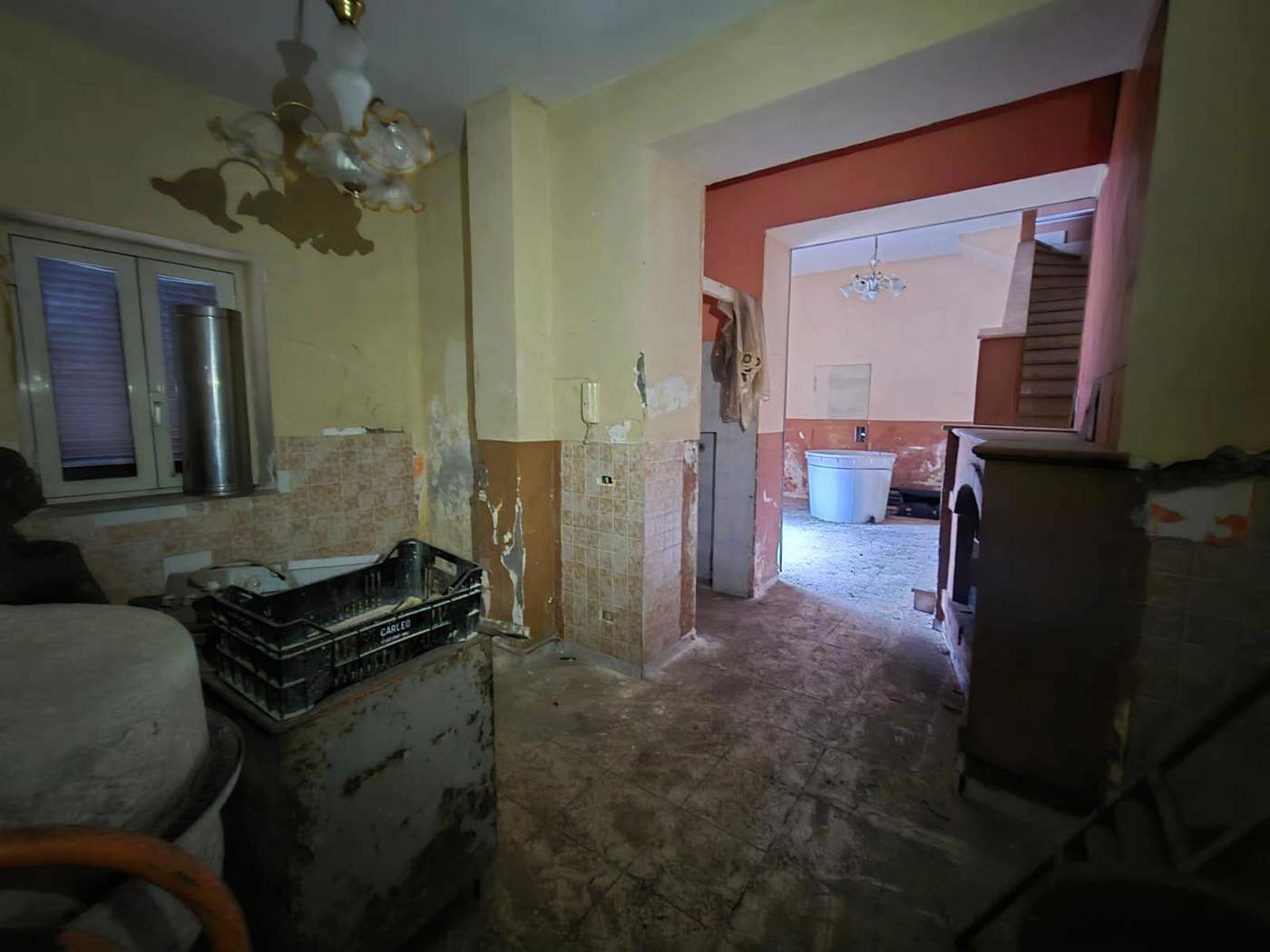 Stabile/Palazzo con box a Cardito