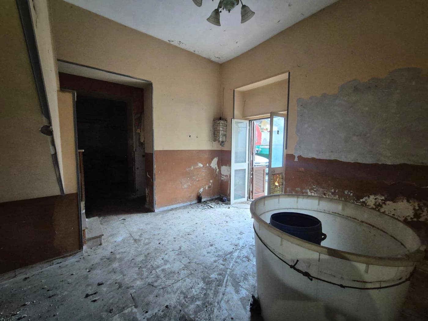 Stabile/Palazzo con box a Cardito