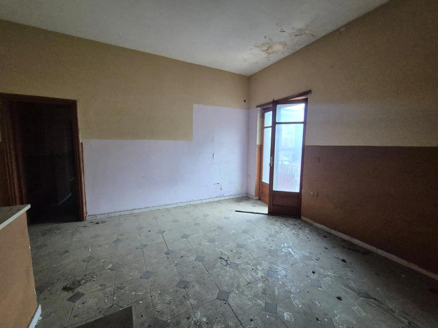 Stabile/Palazzo con box a Cardito