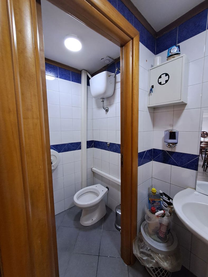 Attivit� commerciale in vendita a Cardito