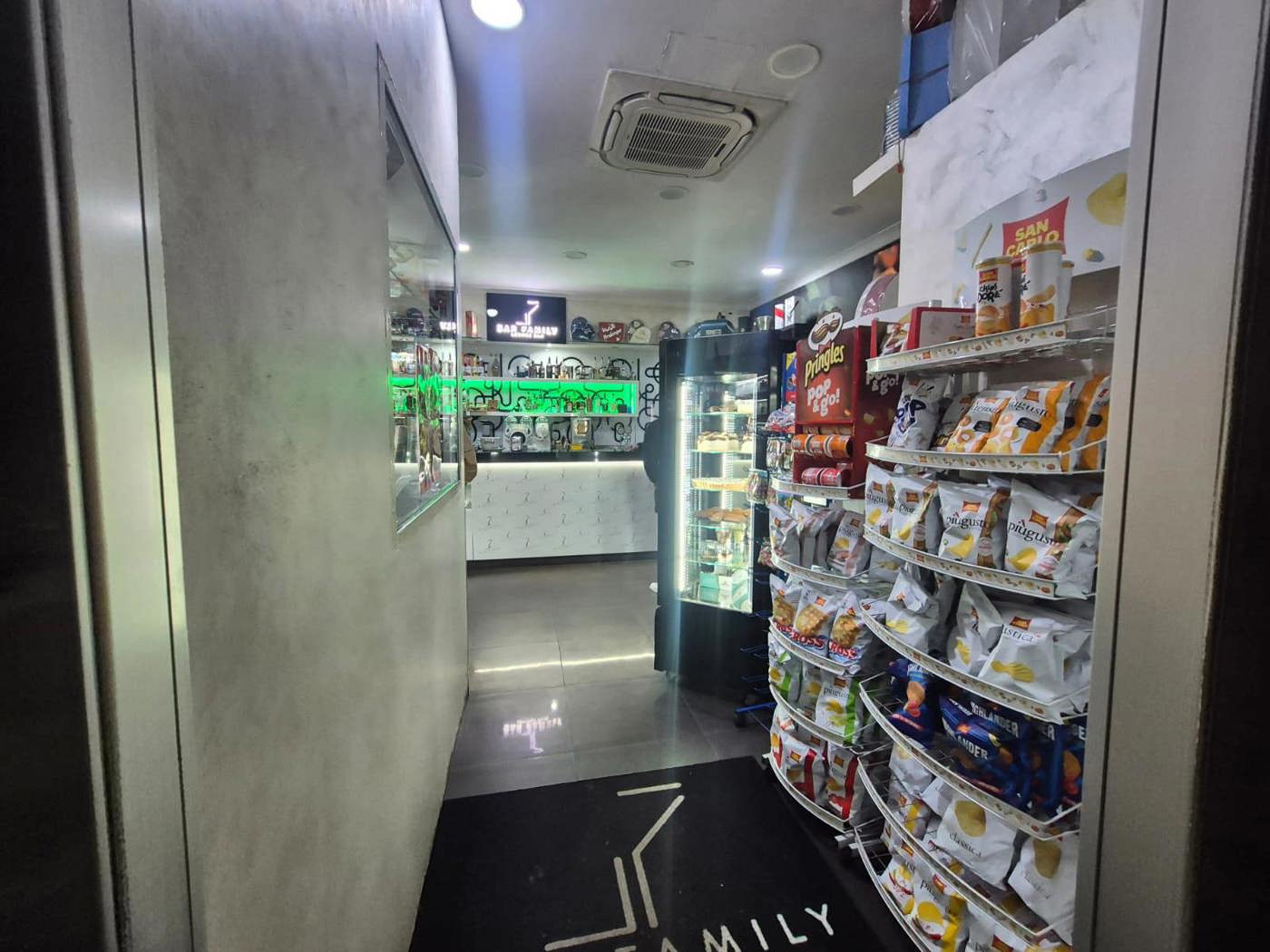 Attivit� commerciale in vendita a Caivano