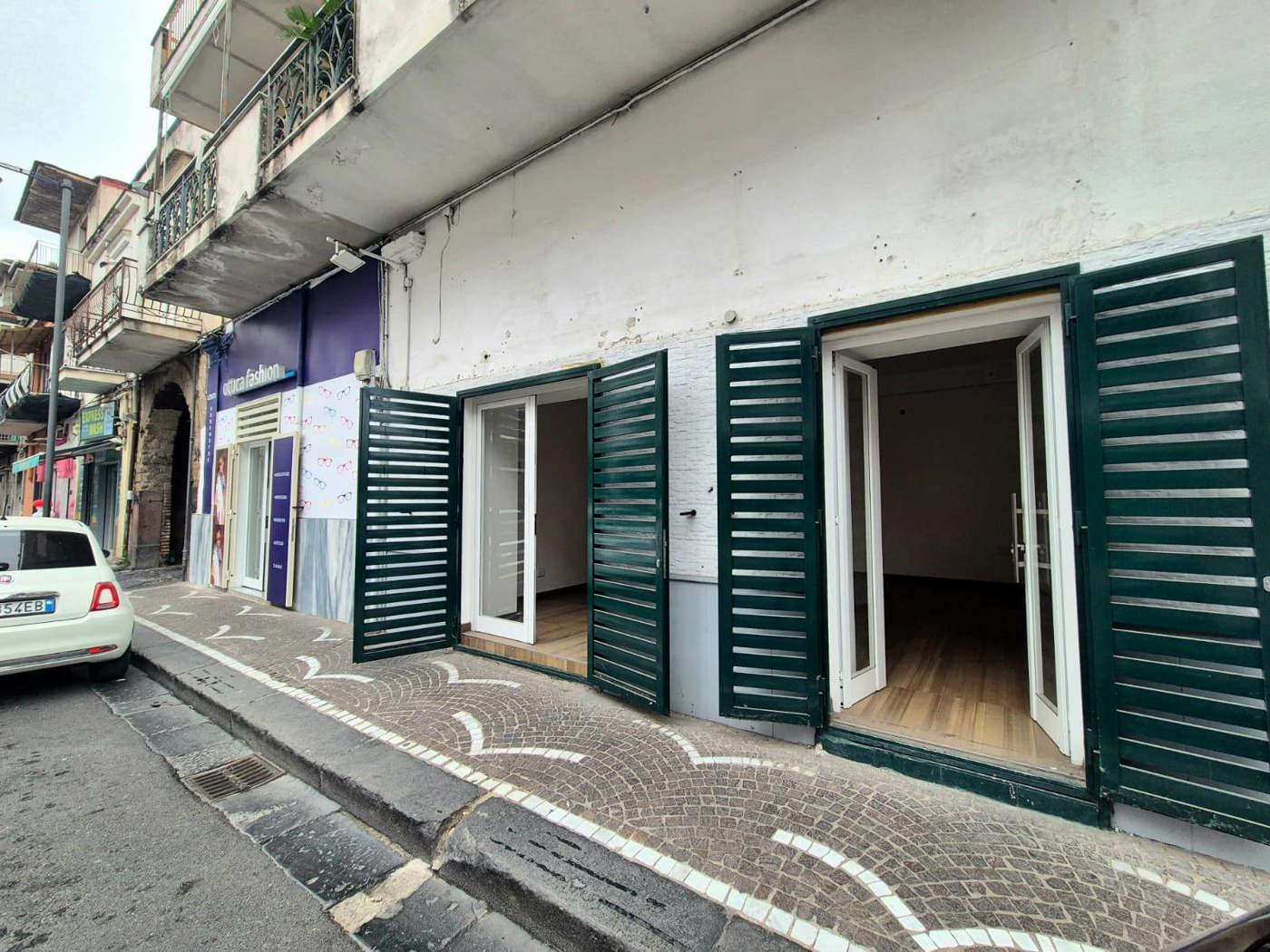 Negozio ristrutturato a Caivano