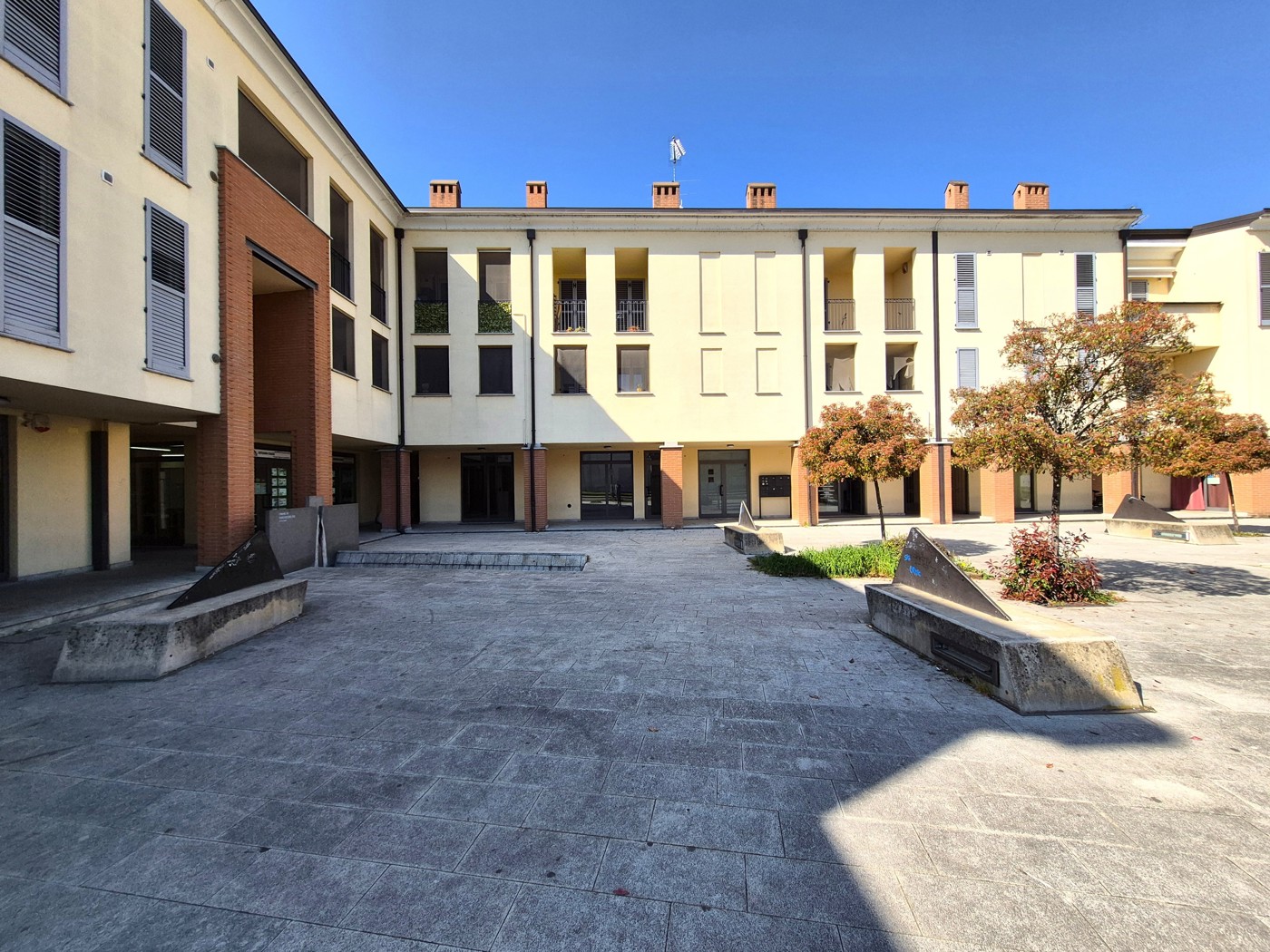 Negozio in affitto a Torrevecchia Pia