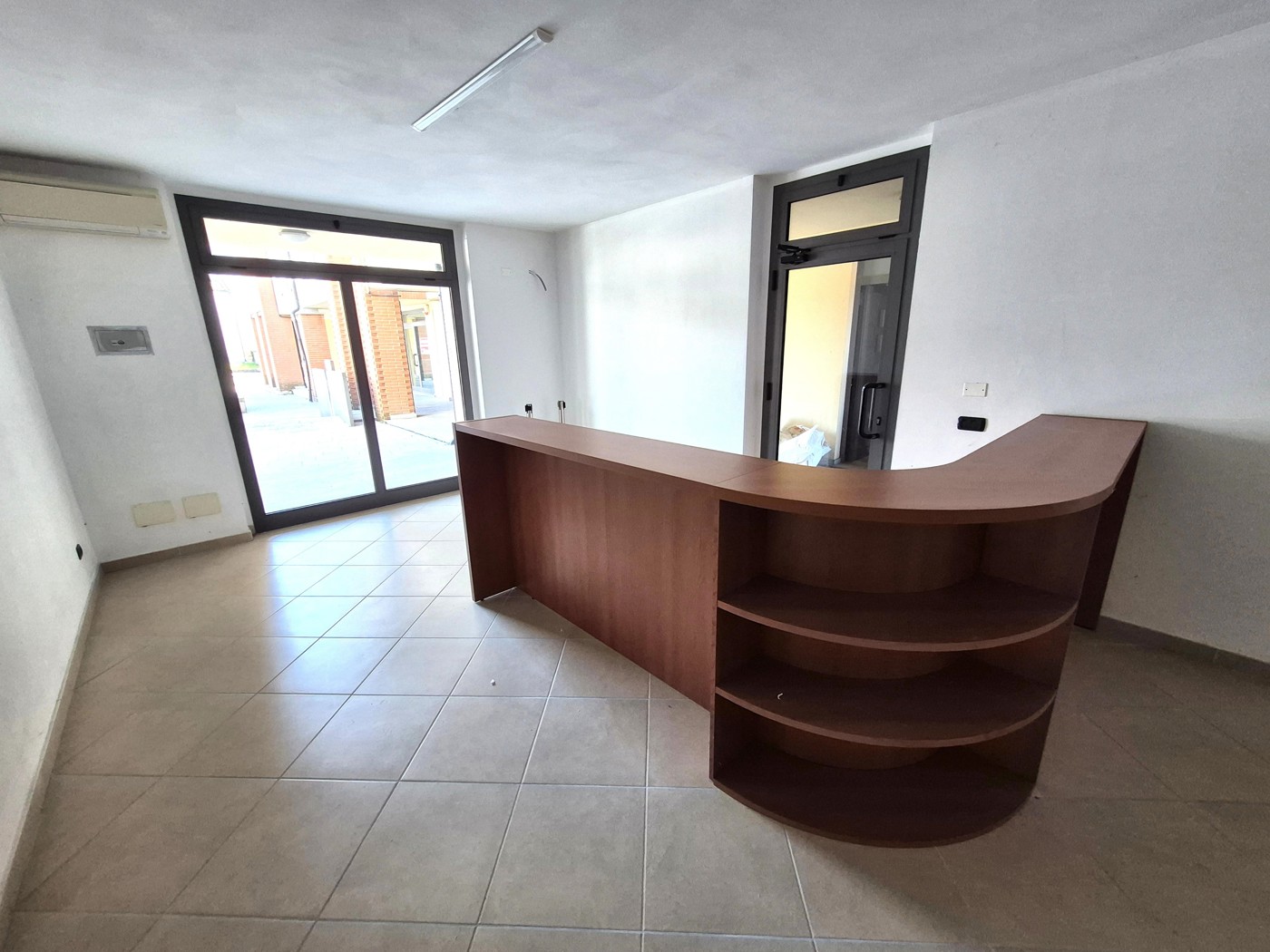 Negozio in affitto a Torrevecchia Pia