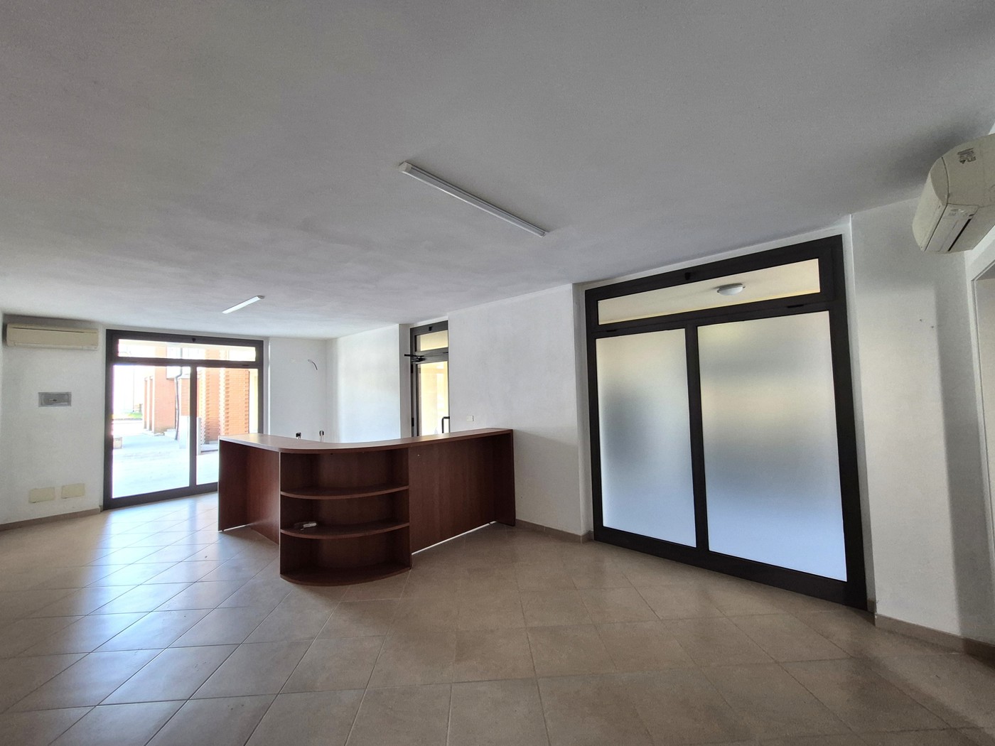 Negozio in affitto a Torrevecchia Pia