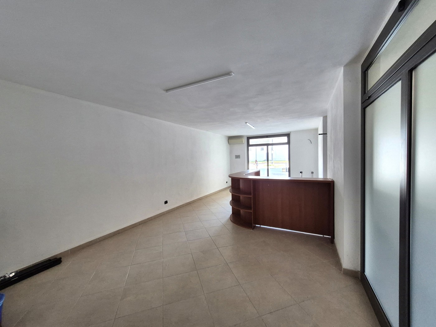 Negozio in affitto a Torrevecchia Pia