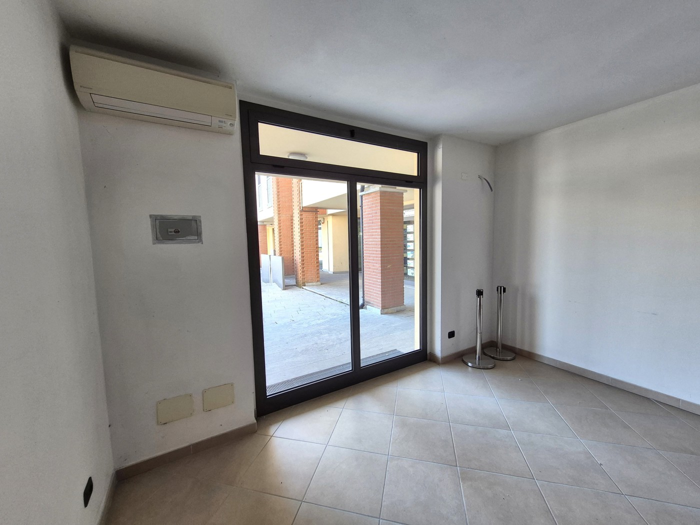 Negozio in affitto a Torrevecchia Pia