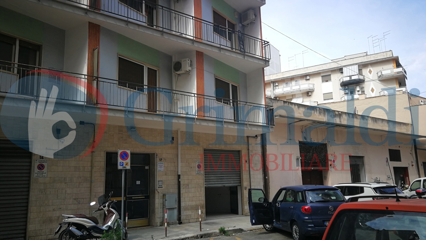Magazzino in vendita a Taranto