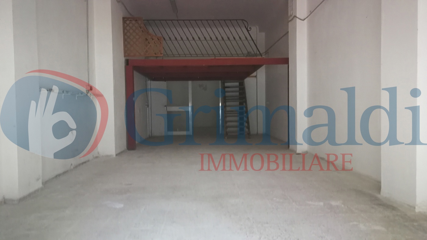 Magazzino in vendita a Taranto