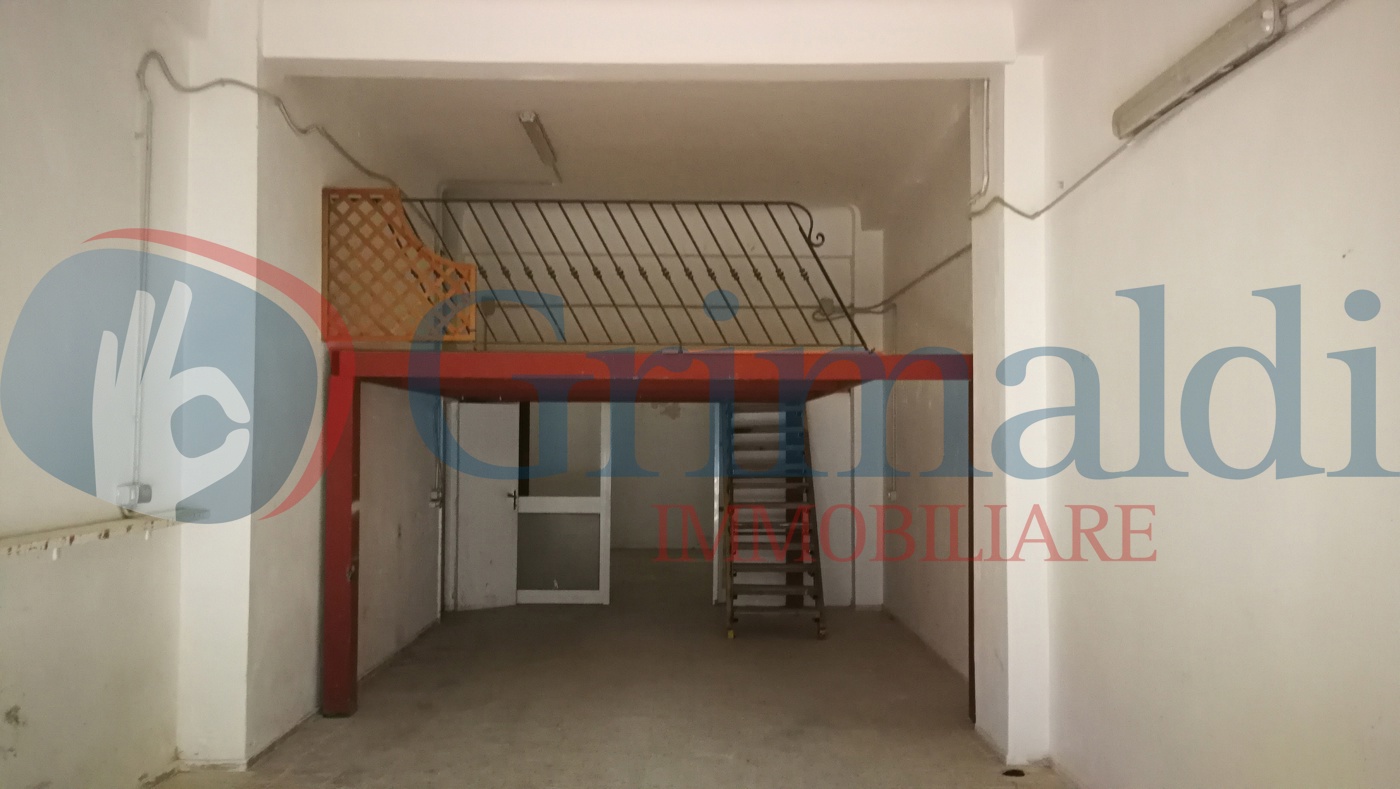 Magazzino in vendita a Taranto