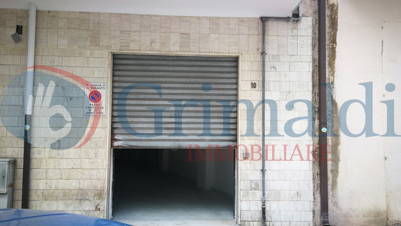 Magazzino in vendita a Taranto