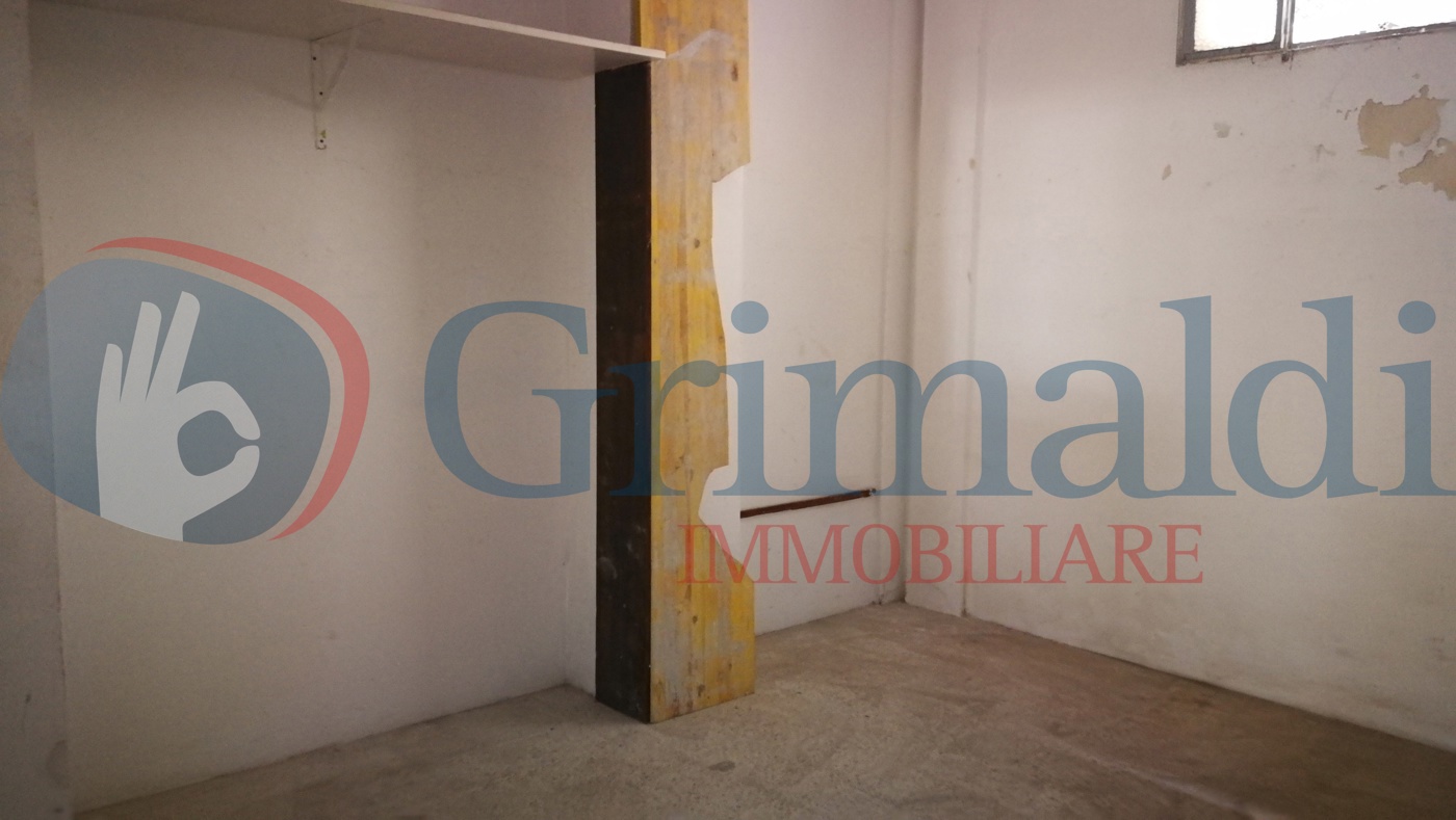 Magazzino in vendita a Taranto