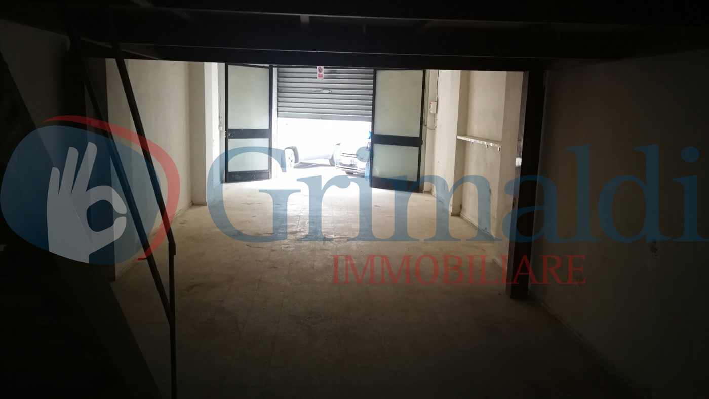 Magazzino in vendita a Taranto