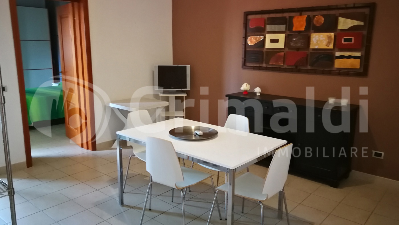 Trilocale arredato in affitto a Taranto