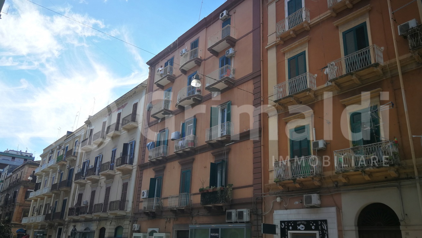 Trilocale arredato in affitto a Taranto