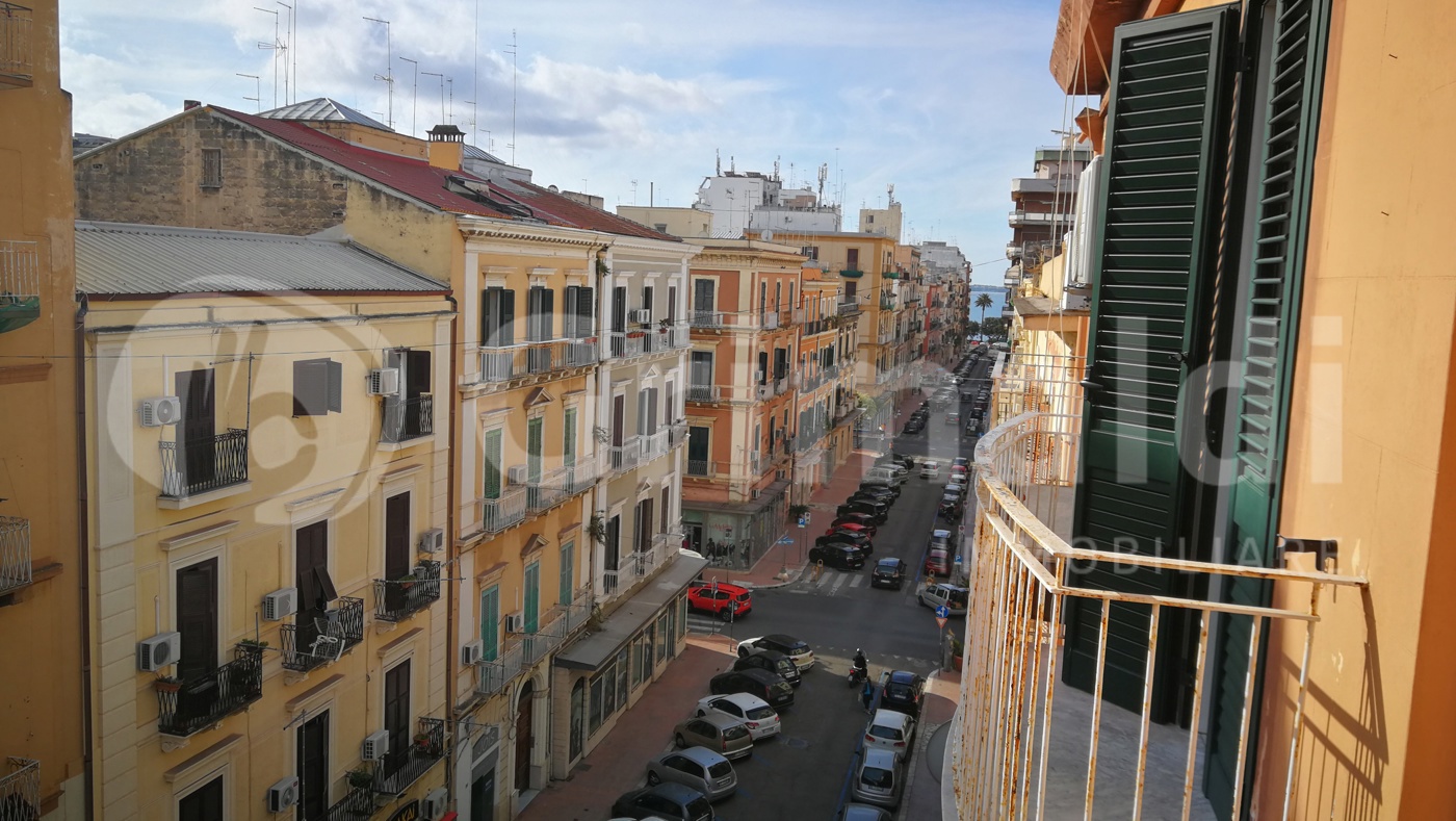 Trilocale arredato in affitto a Taranto