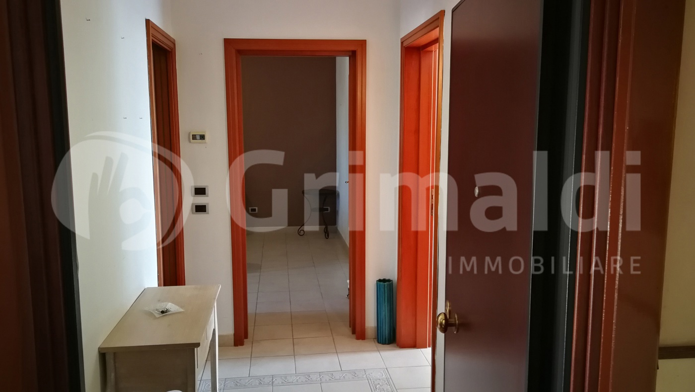 Trilocale arredato in affitto a Taranto