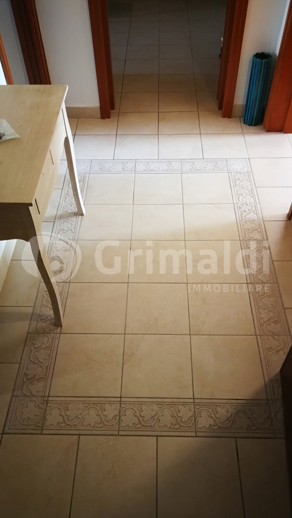 Trilocale arredato in affitto a Taranto