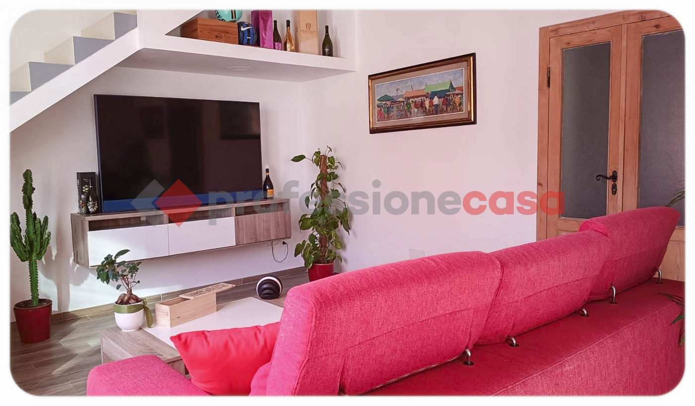 Trilocale arredato in affitto a Livorno