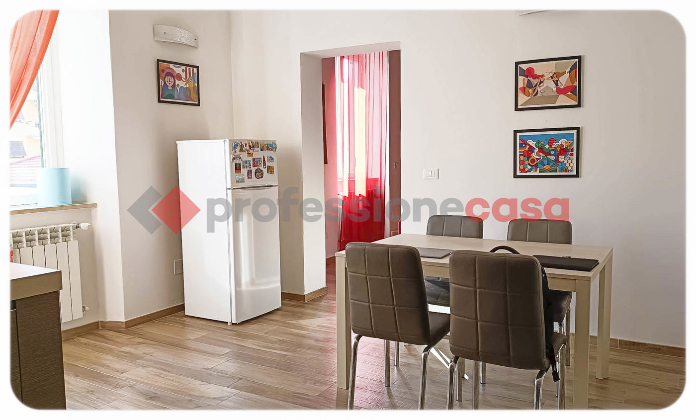 Trilocale arredato in affitto a Livorno