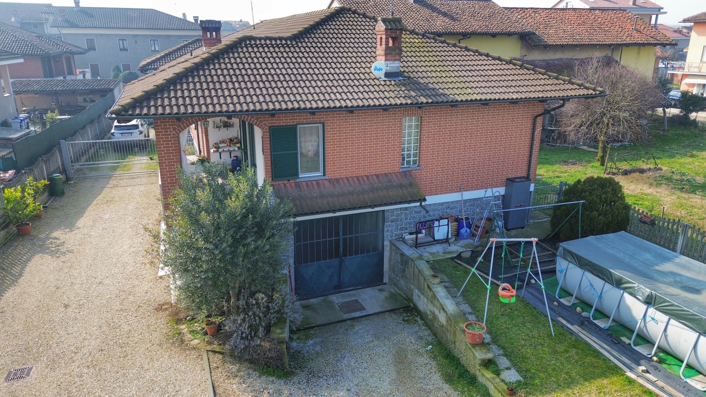 Villa Bifamiliare con giardino a Poirino