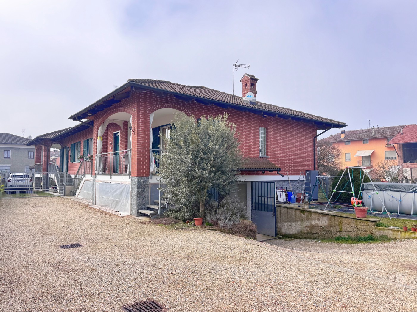 Villa Bifamiliare con giardino a Poirino