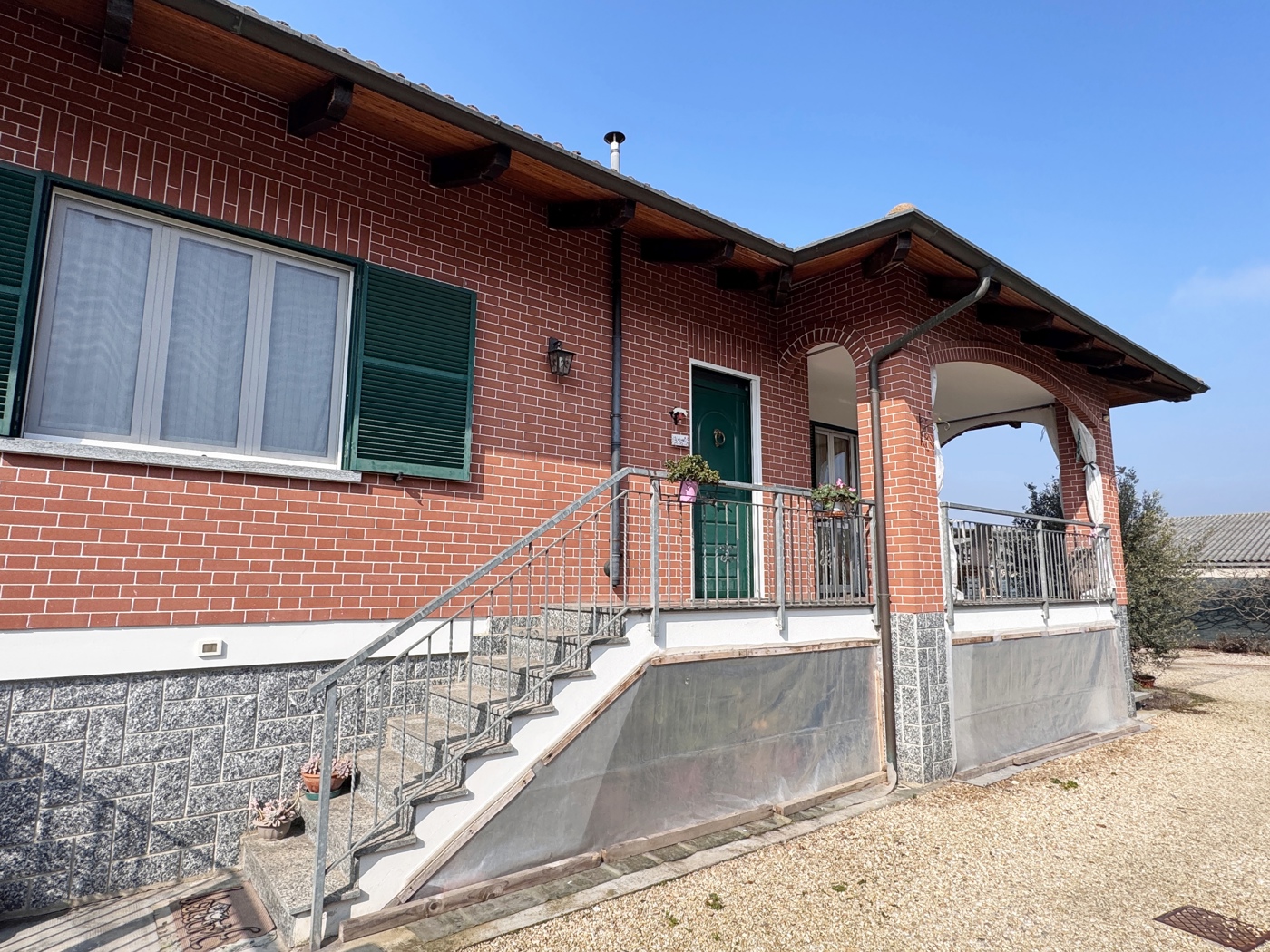 Villa Bifamiliare con giardino a Poirino