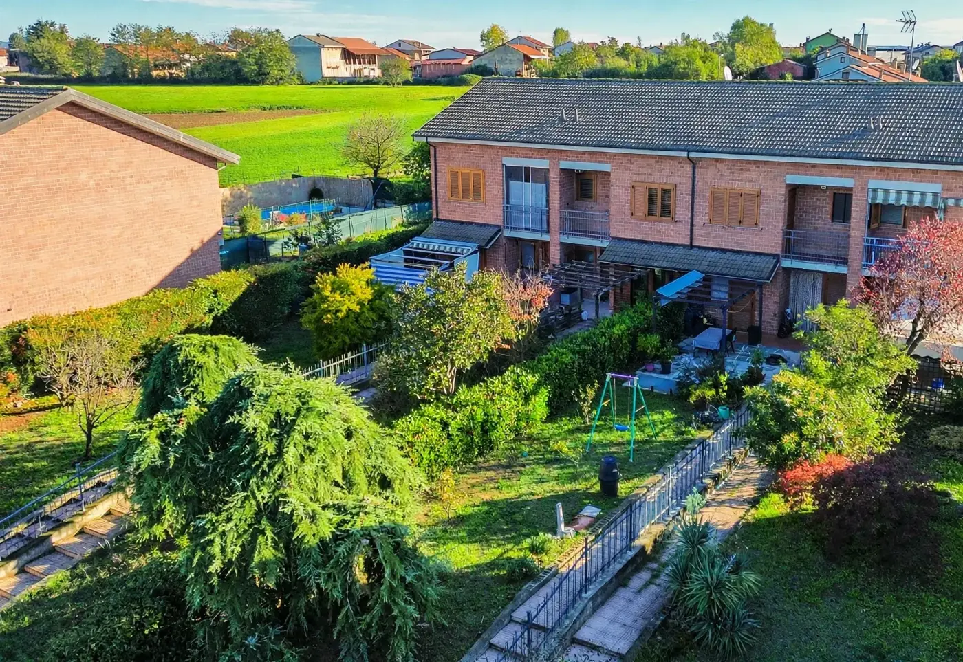 Villa con giardino a Isolabella