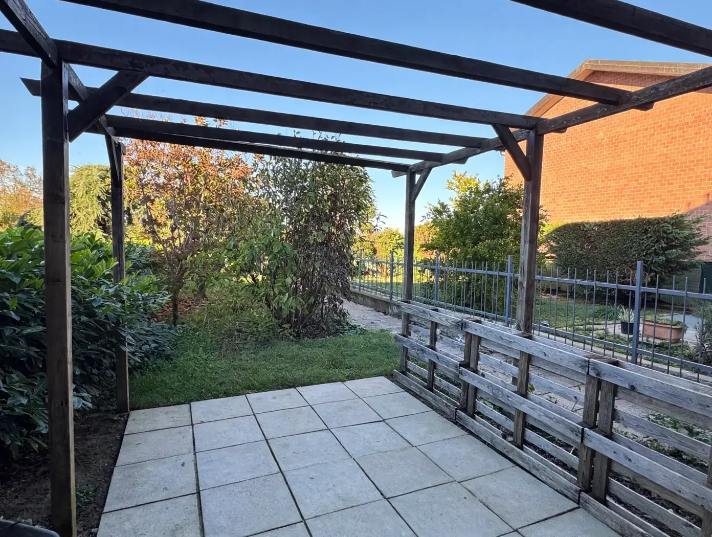 Villa con giardino a Isolabella
