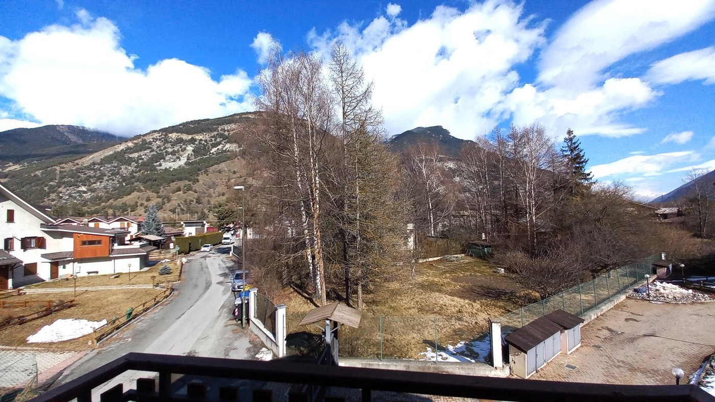 Bilocale con box a Oulx