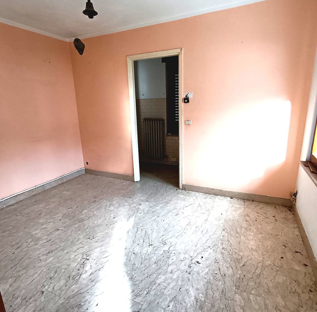 Trilocale da ristrutturare a Cesana Torinese