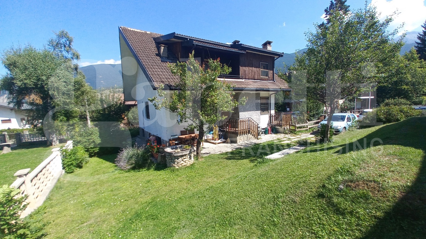 Quadrilocale con giardino a Oulx