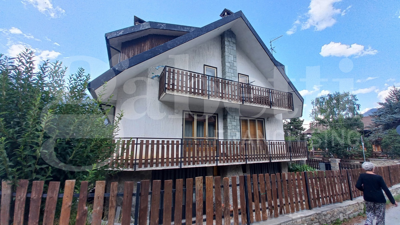 Quadrilocale con giardino a Oulx