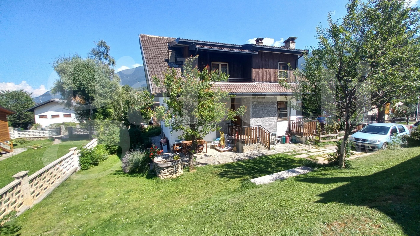 Quadrilocale con giardino a Oulx