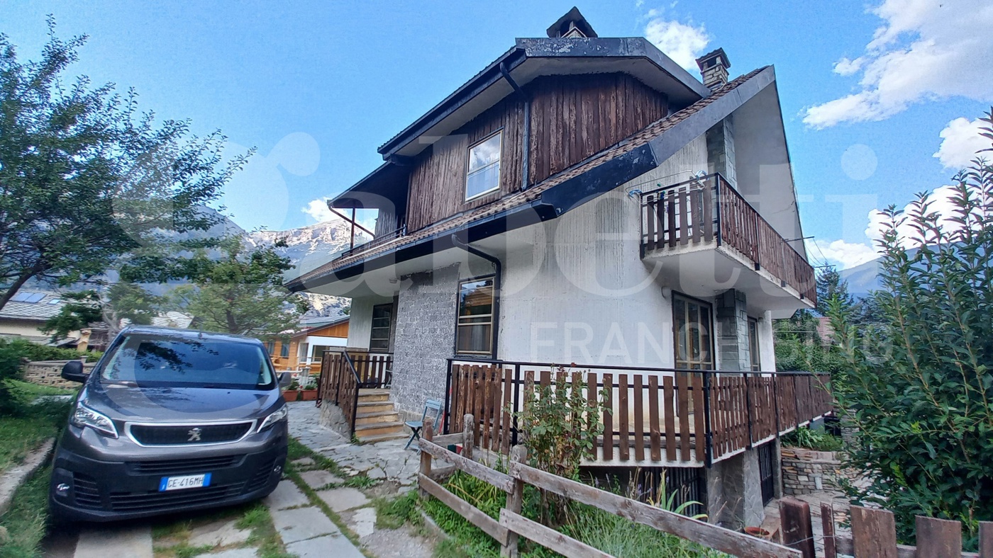 Quadrilocale con giardino a Oulx