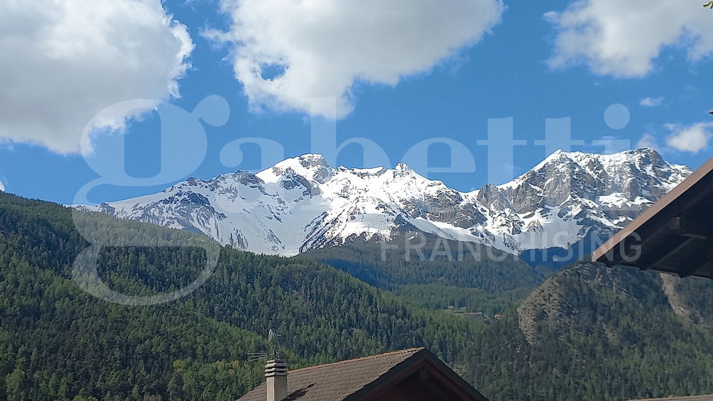 Quadrilocale con giardino a Oulx