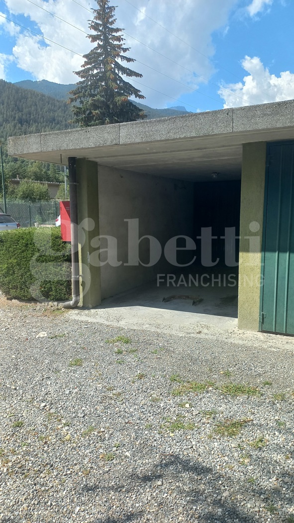Box/Garage 14mq in vendita a Oulx