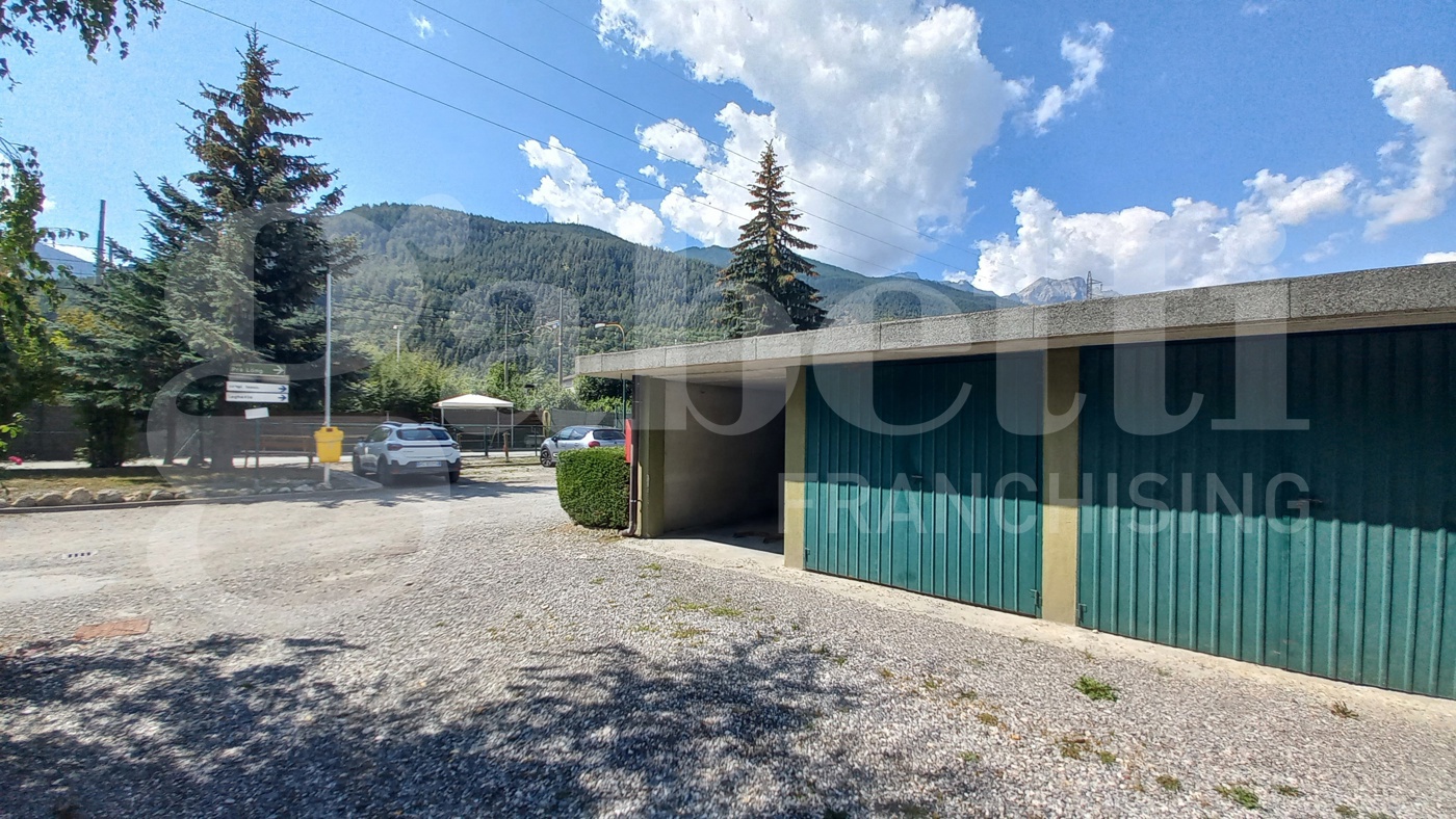 Box/Garage 14mq in vendita a Oulx