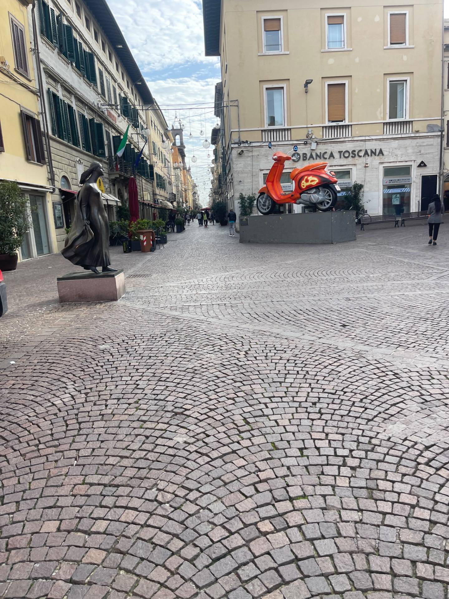 Fondo Commerciale in affitto a Pontedera