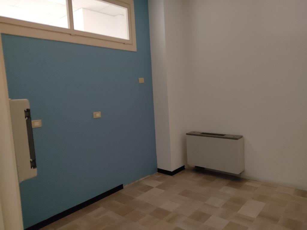 Locale commerciale in vendita, Piacenza stadio
