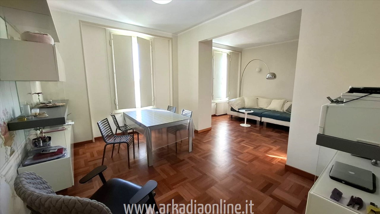 Appartamento con box, Piacenza stradone farnese