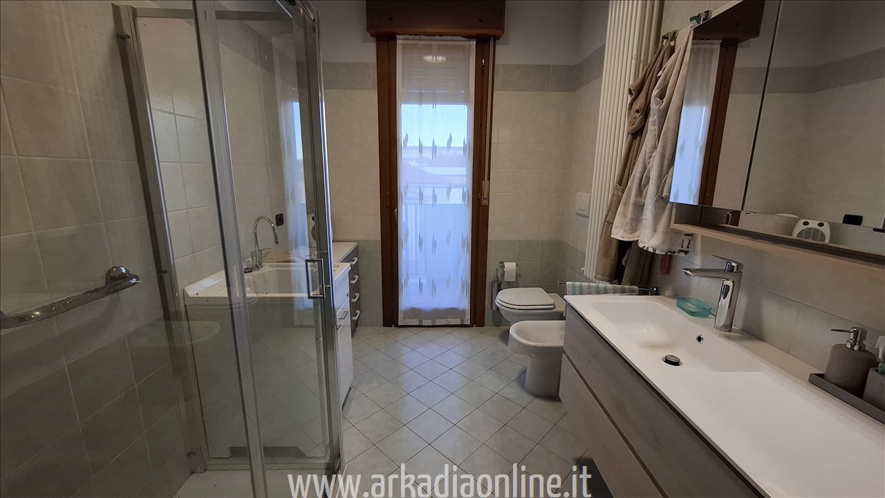 Appartamento con box a Piacenza