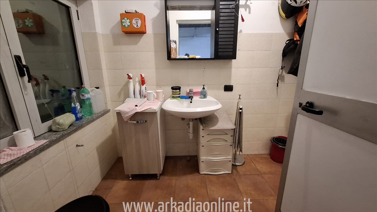 Capannone in vendita, Gragnano Trebbiense gragnanino