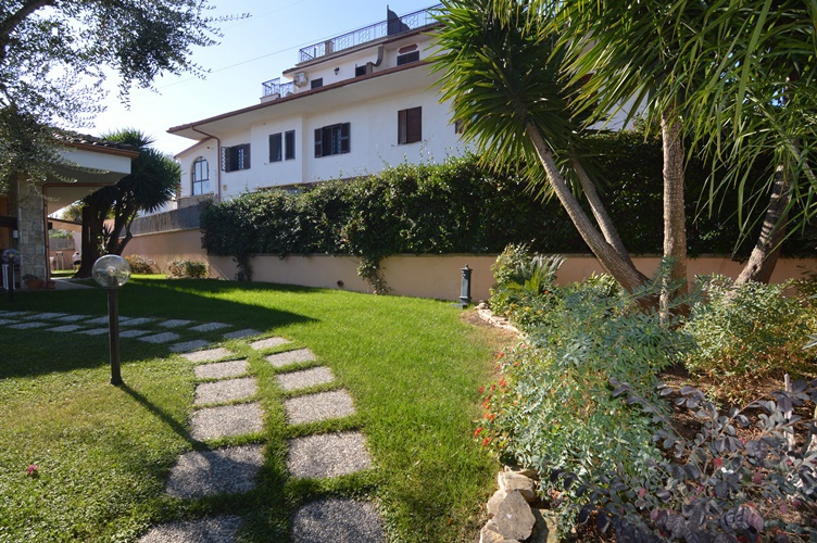 Villa Bifamiliare in vendita a Guidonia Montecelio