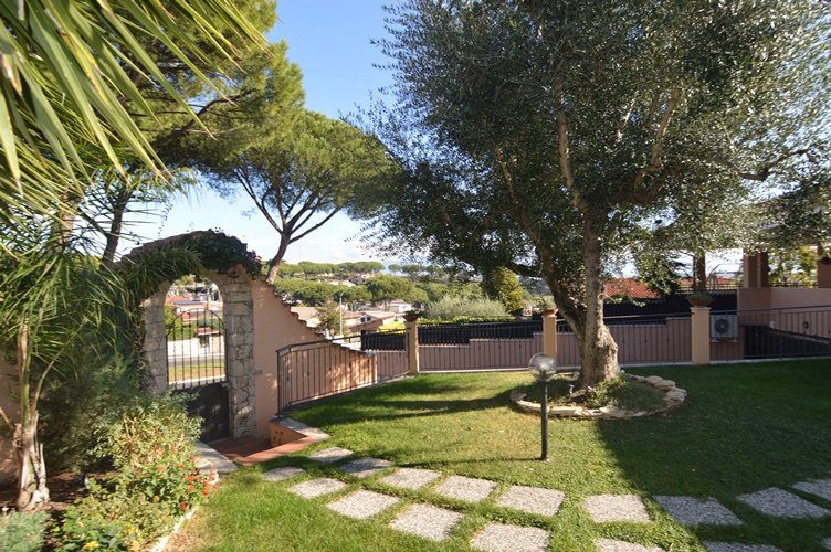 Villa Bifamiliare in vendita a Guidonia Montecelio